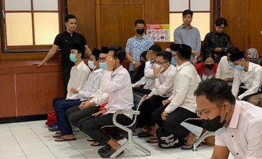 Bokep Viral Indo 25 Terdakwa Pesta ngentot Gay Divonis Berbeda oleh Hakim – Jatimnet.com