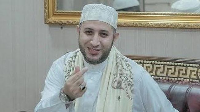 Bokep Viral Indo Tersangka Pelecehan ngentot Sesama Jenis Syekh Ahmad Al Misry Jadi Buronan segala