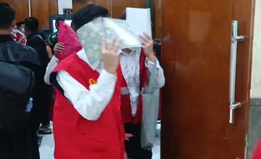Bokep Viral Indo 25 Terdakwa Kasus Pesta ngentot Sesama Pria di Surabaya Dituntut 1 dan 1,5 Tahun – Jatimnet.com