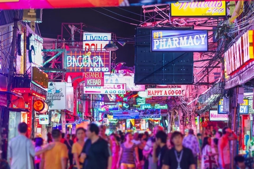 Bokep Viral Indo Jasad seorang gadis berusia 17 tahun menyingkap sisi redup ‘wisata ngentot’ di Thailand.